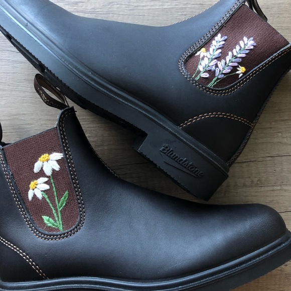 Hand-Embroidered Blundstone Boots - Picture 8 of 10